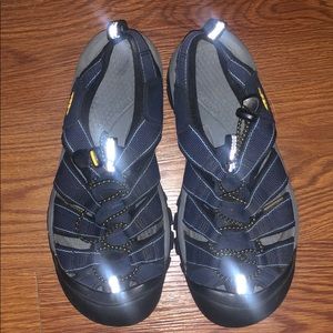 Women’s sz 9 Keen sandals